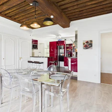 Le Grand Duplex Du Chateau Proche De Lyon Apartment